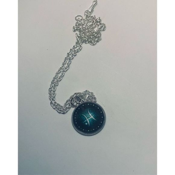 Pisces GREEN GLOW IN THE DARK ZODIAC STAR SIGN HOROSCOPE NECKLACE - Picture 6 of 13